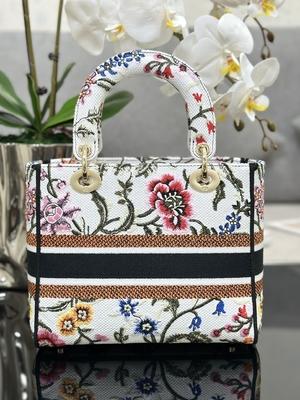 کیف های رنگارنگ Petites Fleurs با برند سفارشی Dior Medium D Lite کیف
